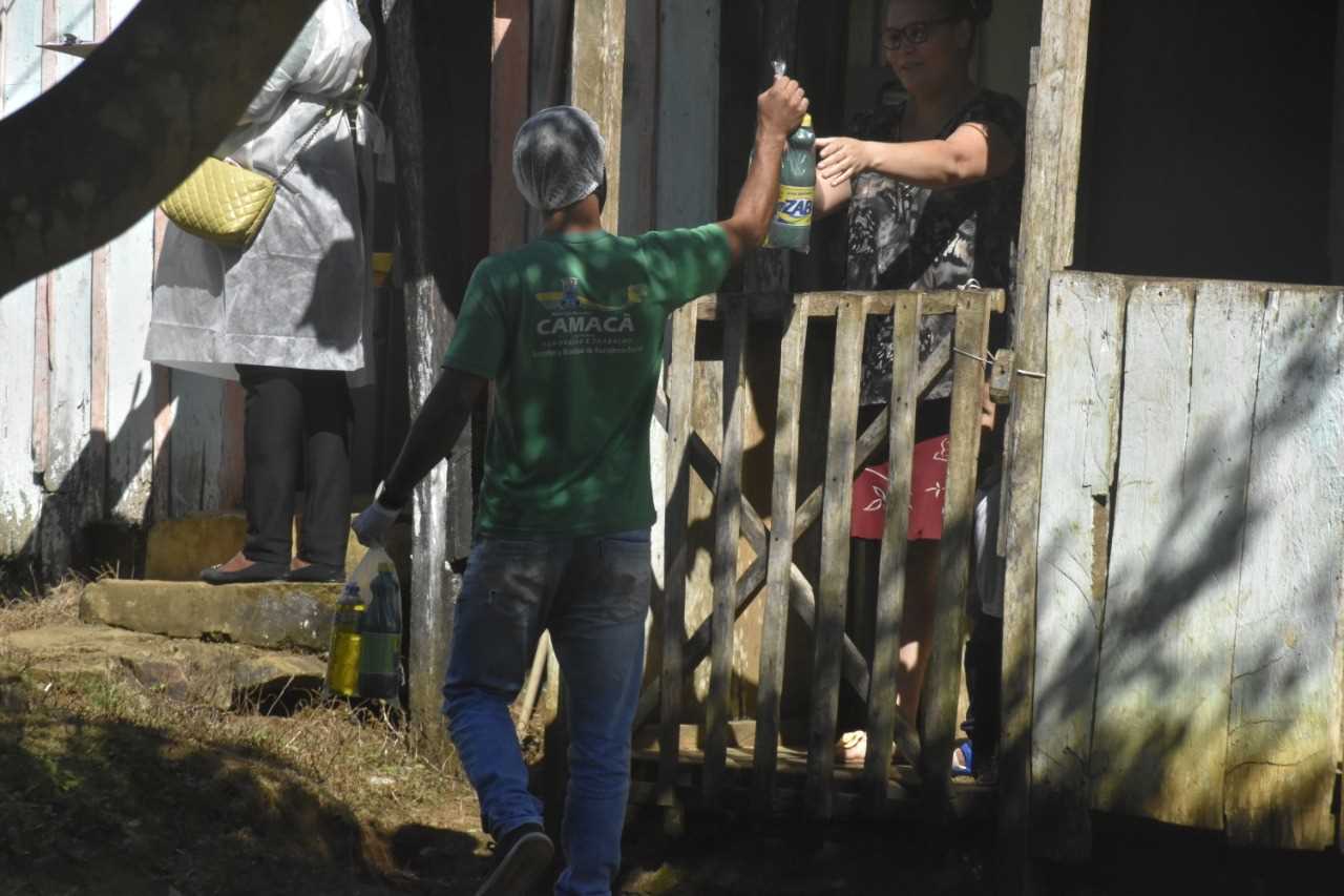 Camacã: Equipe da Secretaria de Assistência Social entrega cesta básica em Novo Itamaraty e Zona Rural